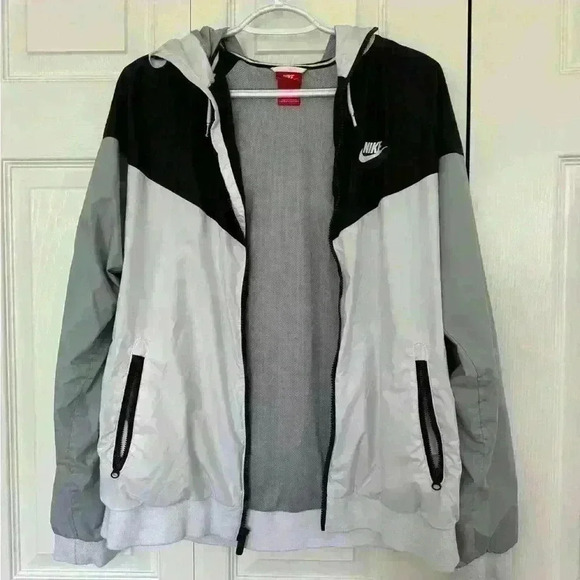 Nike Men’s Windrunner Jacket - Picture 4 of 13